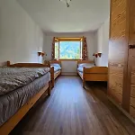 Haus Stalu 5 Guests Apartman Bürchen